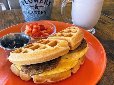 El Croissant Bistro & Cafe