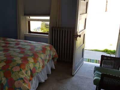 El Mono Motel & Latte Da Coffee Cafe