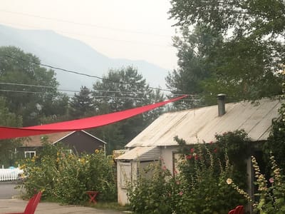 El Mono Motel & Latte Da Coffee Cafe