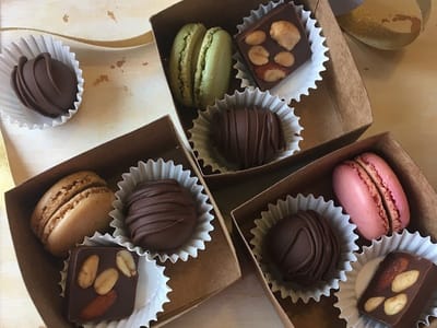 Ellagista's Macarons and Boba