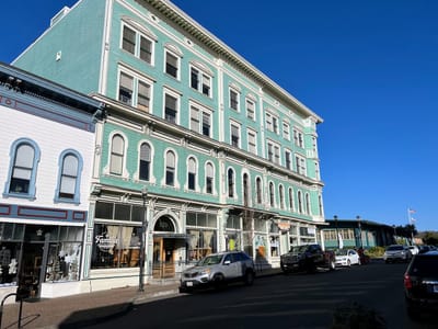 Familia Café in Eureka