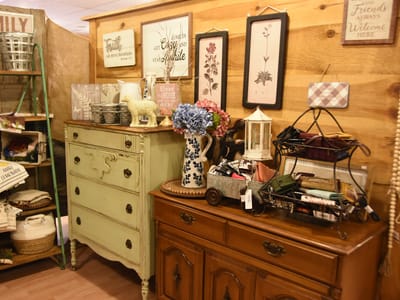 Farmhouse Cafe & Gifts