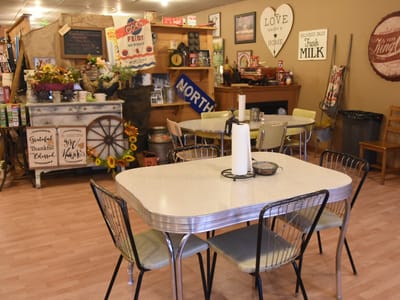 Farmhouse Cafe & Gifts