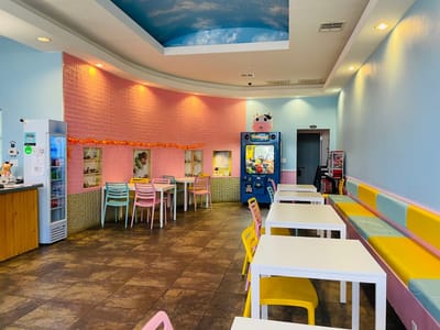 Freezing Milk Rolling Ice Cream & Boba Tea