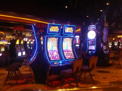 Golden Moon Hotel & Casino: The Whiskey Bean