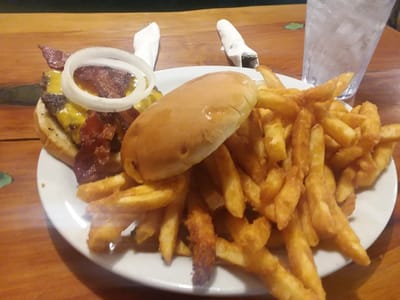 Hanks Roadside Bar and Grill