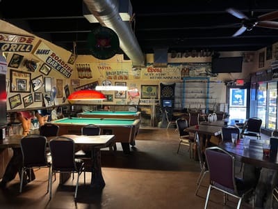Hanks Roadside Bar and Grill