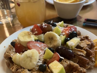 Hibiscus Coffee & Guesthouse