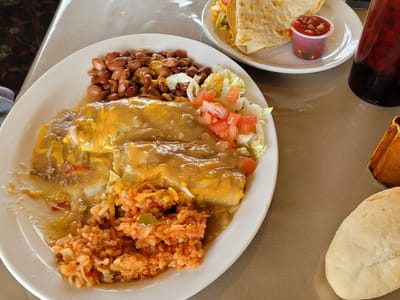 Hillcrest Restaurant and Trading Post Saloon