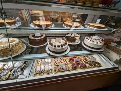 Hofer's Bakery and Cafe