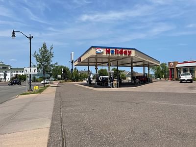 Holiday Stationstores