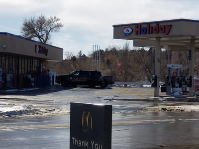 Holiday Stationstores