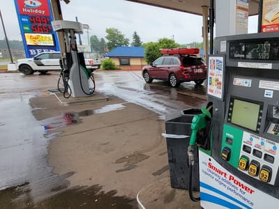 Holiday Stationstores