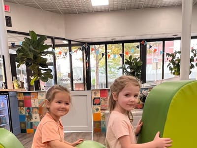 honey hippo. Play Café