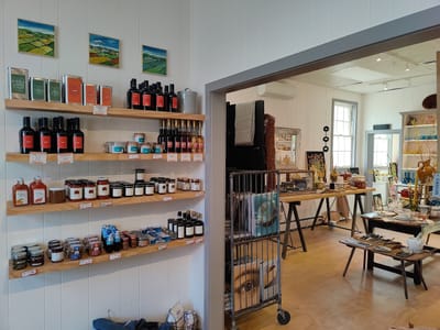 Il Buco Vita - with Café & Alimentari