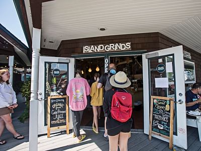 Island Grinds Coffee, Smoothie & Juice Bar