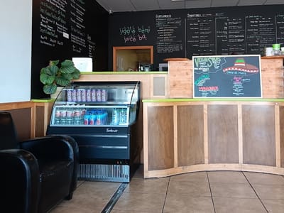 Jiggle Berry Juice Bar