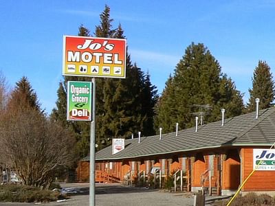 Jo's Motel & Campground