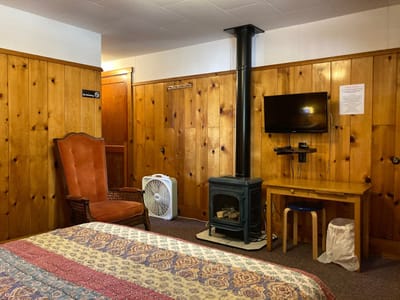 Jo's Motel & Campground