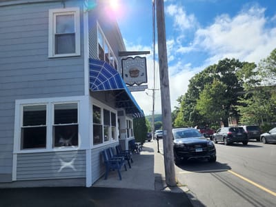 Jordan's Restaurant - Breakfast - Lobster Rolls - Burgers - Pancakes - Sandwiches