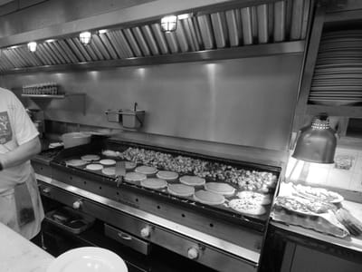 Jordan's Restaurant - Breakfast - Lobster Rolls - Burgers - Pancakes - Sandwiches