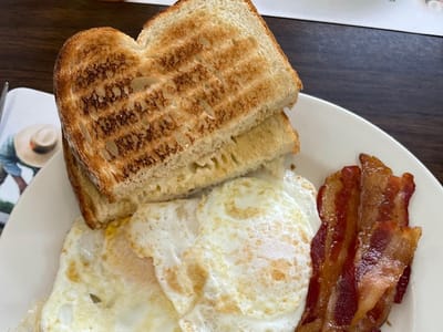 Jordan's Restaurant - Breakfast - Lobster Rolls - Burgers - Pancakes - Sandwiches