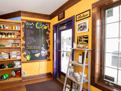 Julie's Park Cafe & Motel