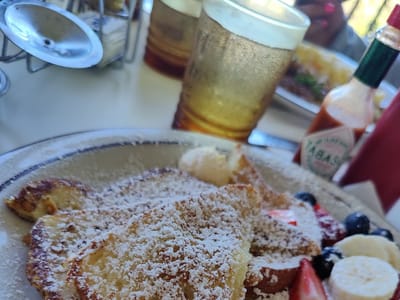 Kula Sandalwoods Inn & Cafe