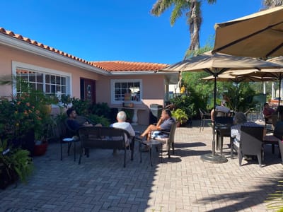 Kunjani Craft Coffee & Gallery