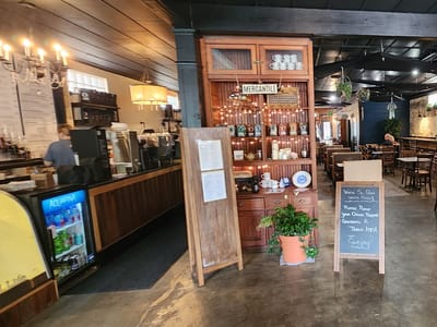 La Belle Vie / The Cafe at Frenchtown