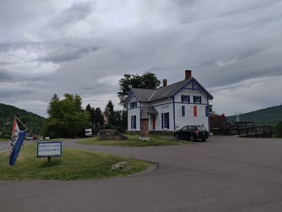 La Maison Blanche Bakery Cafe