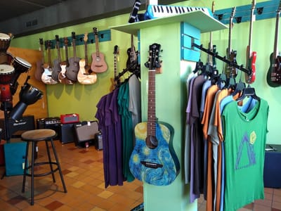 Lakeside Music & Naturals / Banjole's Brews