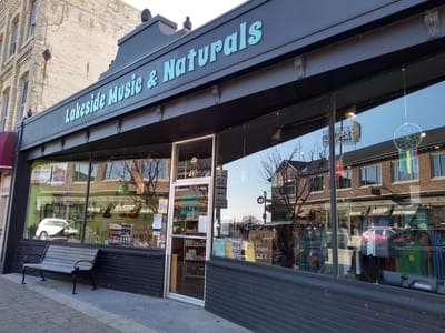 Lakeside Music & Naturals / Banjole's Brews