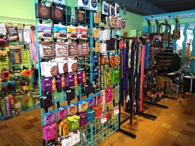 Lakeside Music & Naturals / Banjole's Brews