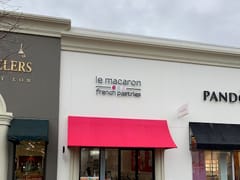 Le Macaron French Pastries