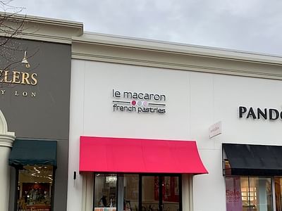 Le Macaron French Pastries