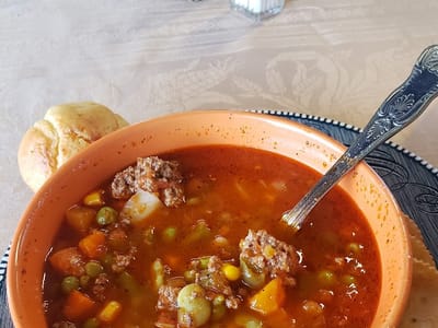 Lilie's On The Square