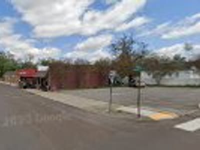 Lilie's On The Square