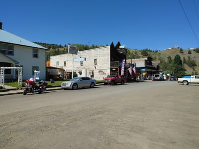 Little Pine Lodge & Souvenir Shop