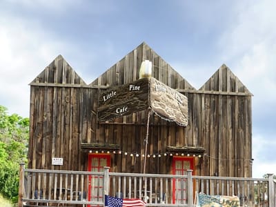 Little Pine Lodge & Souvenir Shop