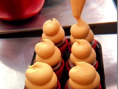 Livy Cakes & Two Roasting Joes