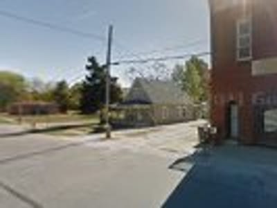 Loami Country Market/ Town Hall Pub