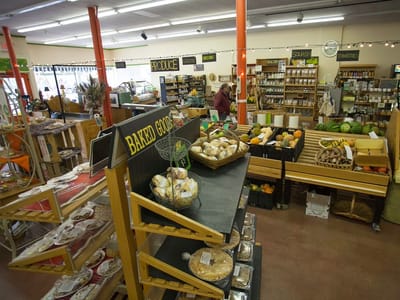 Local Roots Market & Café