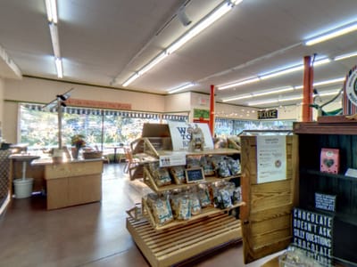 Local Roots Market & Café