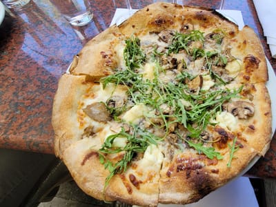 Los Olivos Wine Merchant & Cafe