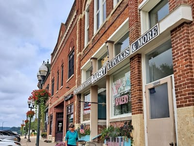 Lylli & Ivi Cakes and Sweet Treats Cafe