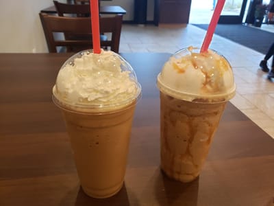 Lynn's Coffee & Crepes