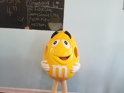 M & M Country Cafe