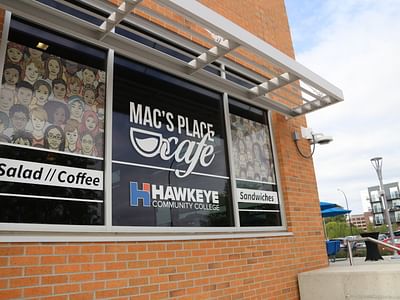 Mac’s Place Café