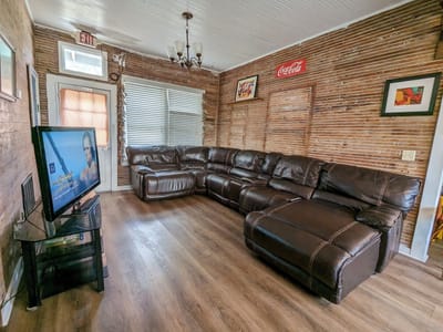 Macy Lou's Country Store and Café